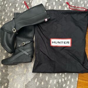 Hunter wedge black rain boots